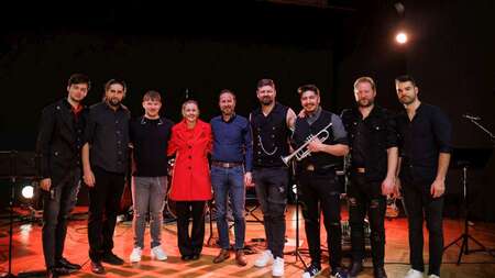 Glasbeniki v družbi župana in direktorice občinske uprave 